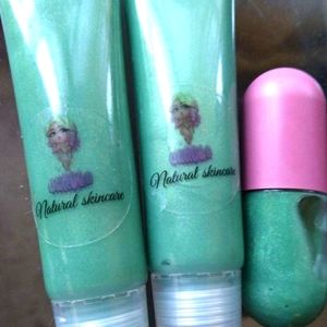 August (Apple lip gloss)